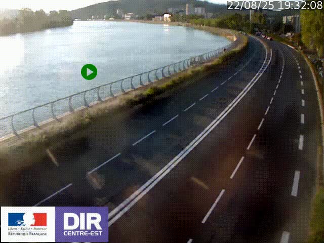 Webcam sur le quai Parjot à Vienne, aux Portes de Lyon, sur la Nationale 7, à la jonction avec le boulevard du Rhône-nord (D1407), caméra orientée vers Lyon