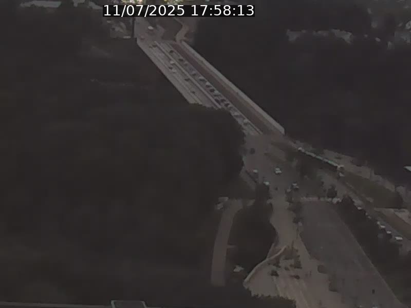 Webcam sur l'avenue John Fitzgerald Kennedy (N51) avec vue sur le Pont rouge (Pont Grande Duchesse Charlotte), l'arrêt Pfaffenthal et l'entrée du quartier Kirchberg