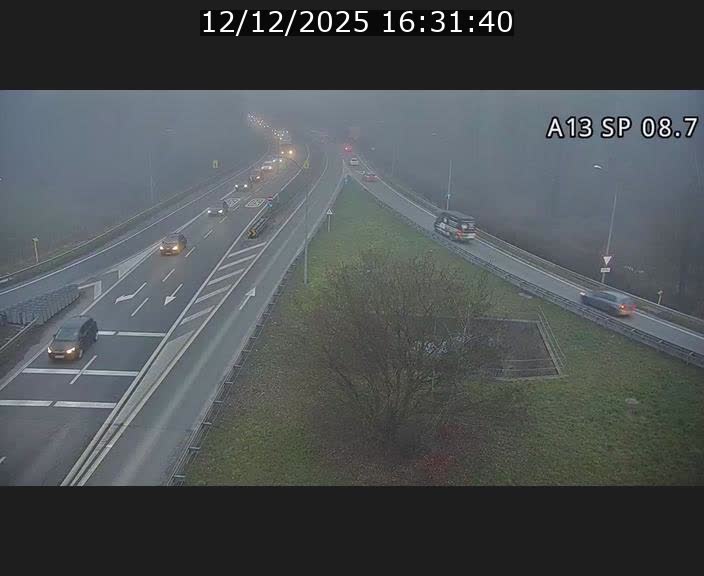 Traffic live webcam Luxembourg Jonction Lankelz - A13 direction Pétange - BK 8.7