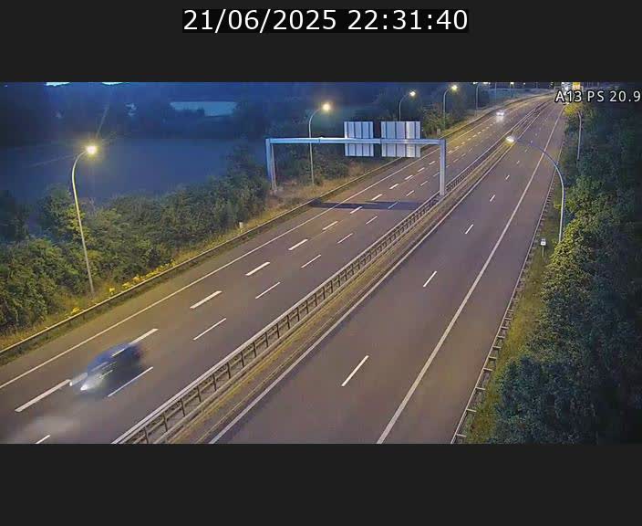 Traffic live webcam Luxembourg Croix de Bettembourg, rond-point d'Hellange - A13 direction Allemagne - BK 20.9