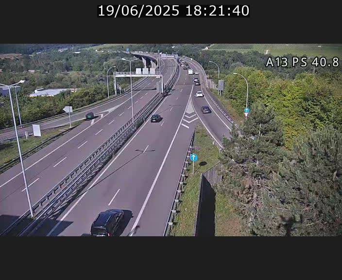 Webcam autoroute A13 à la sortie est du tunnel Markusbierg à Schengen. Vue sur le pont de la Moselle, vers l'Allemagne