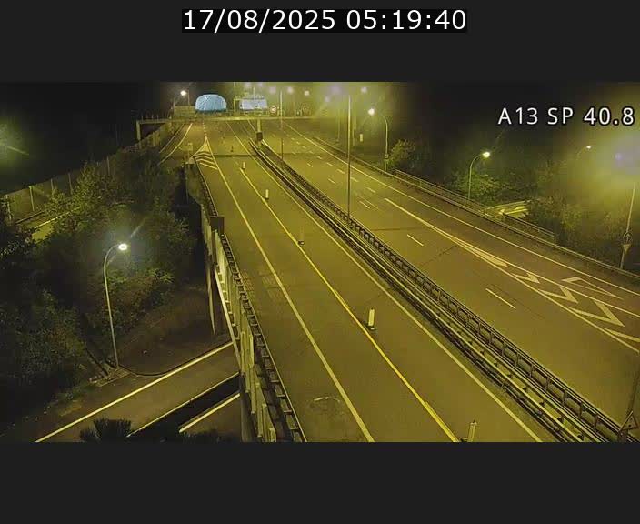 Webcam avec vue sur l'entrée côté allemand du tunnel Markusbierg à Schengen. Vue orientée vers le tunnel et Bettembourg