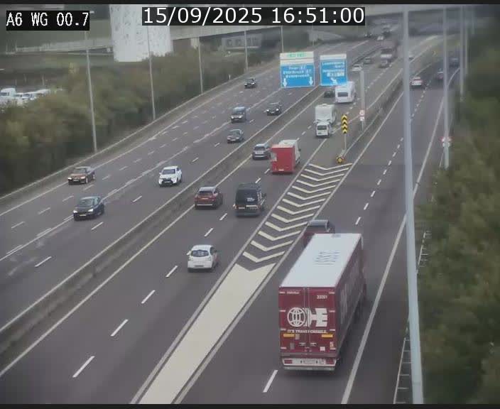 Traffic live webcam Luxembourg Croix de Cessange - A6 - BK 0.7 - direction A3 France