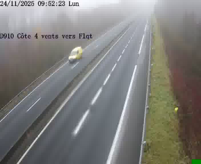 Webcam sur la D910 située dans la Côte des 4 vents. Vue orientée vers le haut de la côte, vers Faulquemont