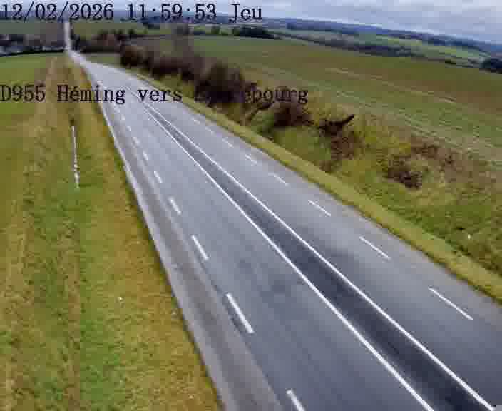Caméra routière située sur D955 (France) à Heming, orientée vers Sarrebourg, surveillant en continu la circulation locale et régionale.