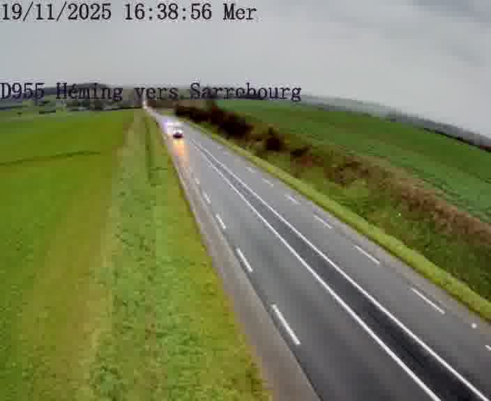 Caméra routière située sur D955 (France) à Heming, orientée vers Sarrebourg, surveillant en continu la circulation locale et régionale.