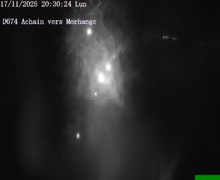 Caméra de trafic sur D674 (France) à Achain, orientée vers Morhange, permettant d’évaluer fluidité, incidents et densité automobile.