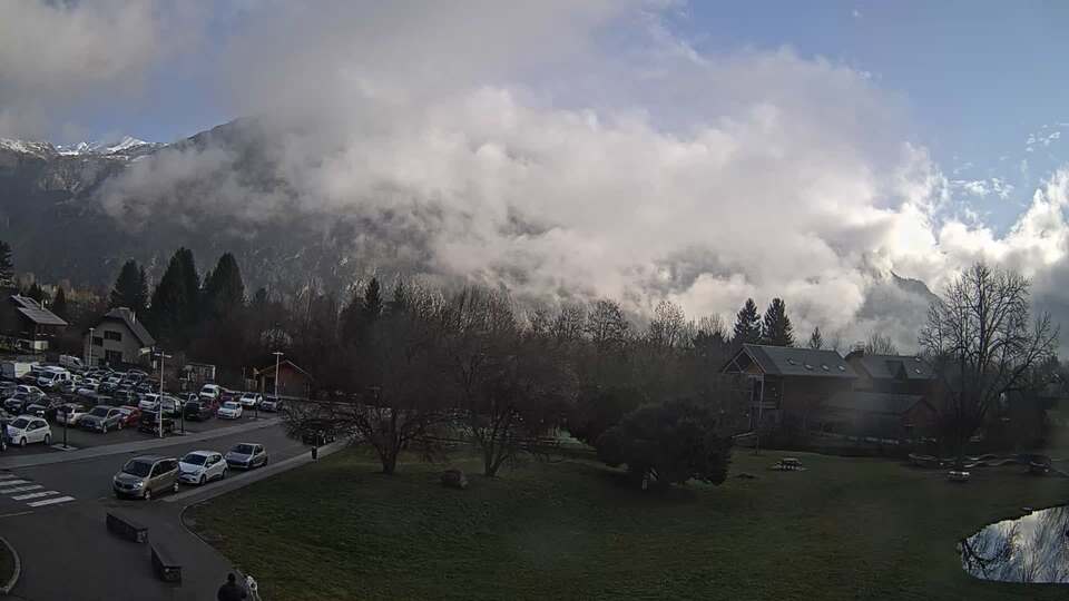 Webcam au niveau de la mairie du village du Bourg d'Oisans, aux pieds de l'Alpe d'Huez et aux portes du parc des Écrins