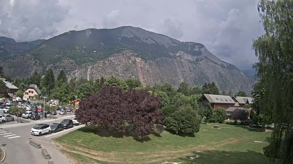 Webcam au niveau de la mairie du village du Bourg d'Oisans, aux pieds de l'Alpe d'Huez et aux portes du parc des Écrins