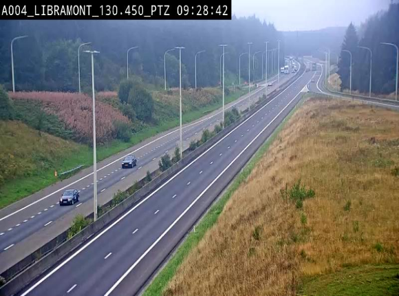 Webcam E411 à hauteur de la sortie 25 de Libramont menant vers Bouillon, Sedan et Reims via la N89. Vue orientée vers Bruxelles