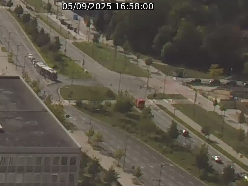 Webcam sur l'avenue John Fitzgerald Kennedy (N51) avec vue sur le Pont rouge (Pont Grande Duchesse Charlotte), l'arrêt Pfaffenthal et l'entrée du quartier Kirchberg