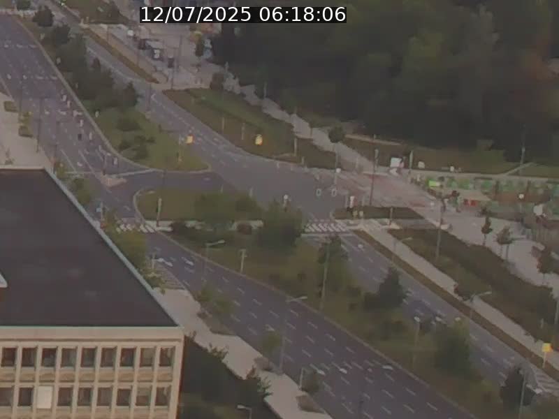 Webcam sur l'avenue John Fitzgerald Kennedy (N51) avec vue sur le Pont rouge (Pont Grande Duchesse Charlotte), l'arrêt Pfaffenthal et l'entrée du quartier Kirchberg