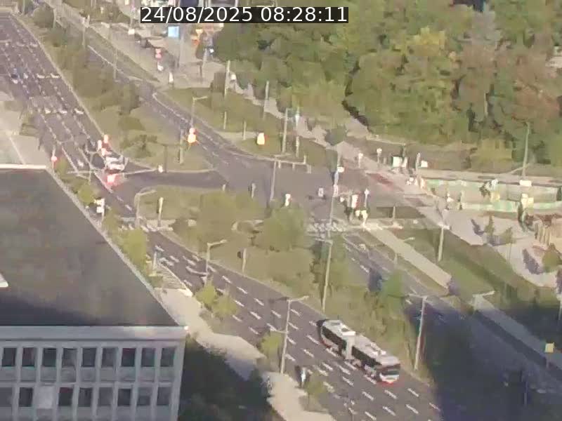 Webcam sur l'avenue John Fitzgerald Kennedy (N51) avec vue sur le Pont rouge (Pont Grande Duchesse Charlotte), l'arrêt Pfaffenthal et l'entrée du quartier Kirchberg