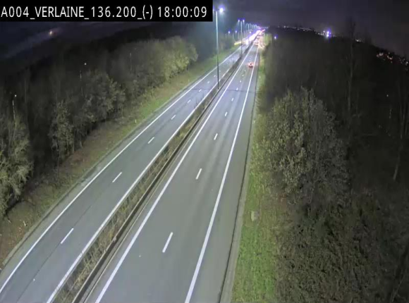 Webcam sur l'E411 à hauteur du pont surplombant la N40, à proximité de la sortie 26 Verlaine - Libramont-Chevigny. Vue orientée vers Namur