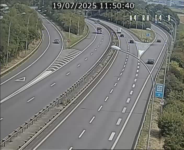 Traffic live webcam Luxembourg Leudelange - A4 - BK 4.9 - direction Luxembourg