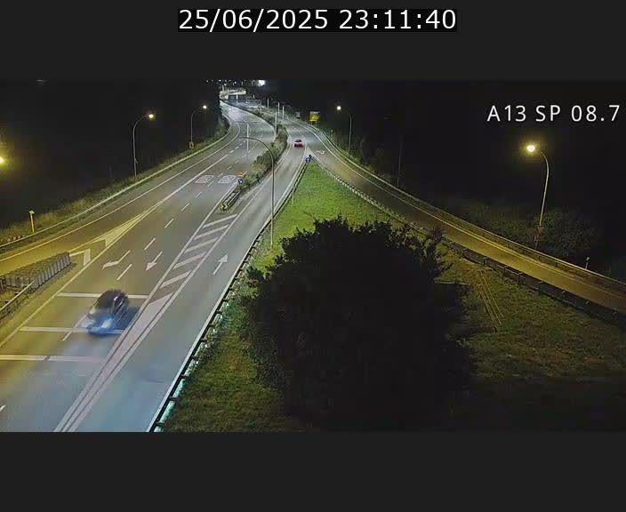 Traffic live webcam Luxembourg Jonction Lankelz - A13 direction Pétange - BK 8.7 