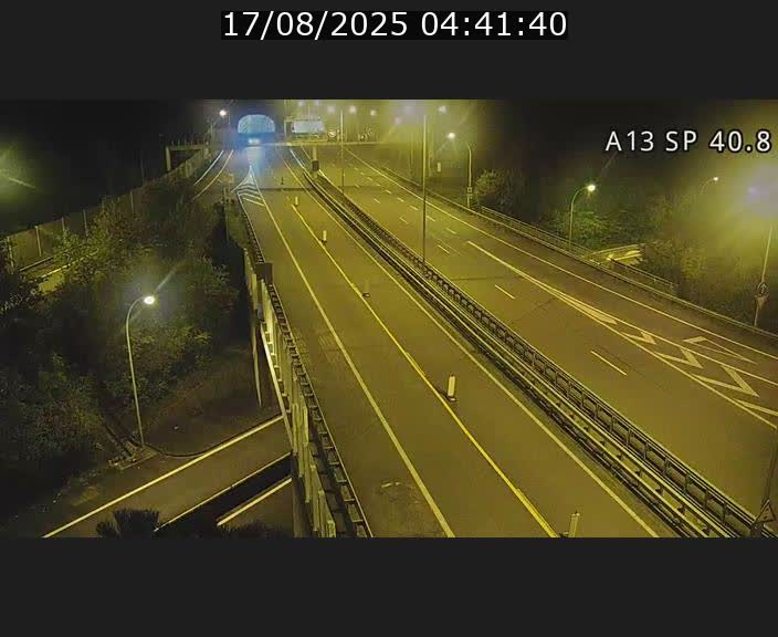 Webcam avec vue sur l'entrée côté allemand du tunnel Markusbierg à Schengen. Vue orientée vers le tunnel et Bettembourg