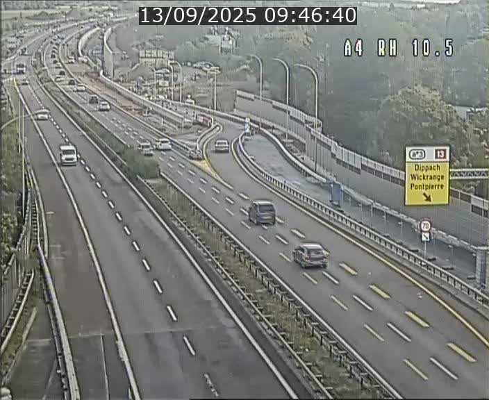 Traffic live webcam Luxembourg Pontpierre - A4 - BK 10.5 - direction Luxembourg