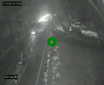 Vue en direct de l'autoroute A10 grâce à un drône situé au-dessus du péage de Virsac