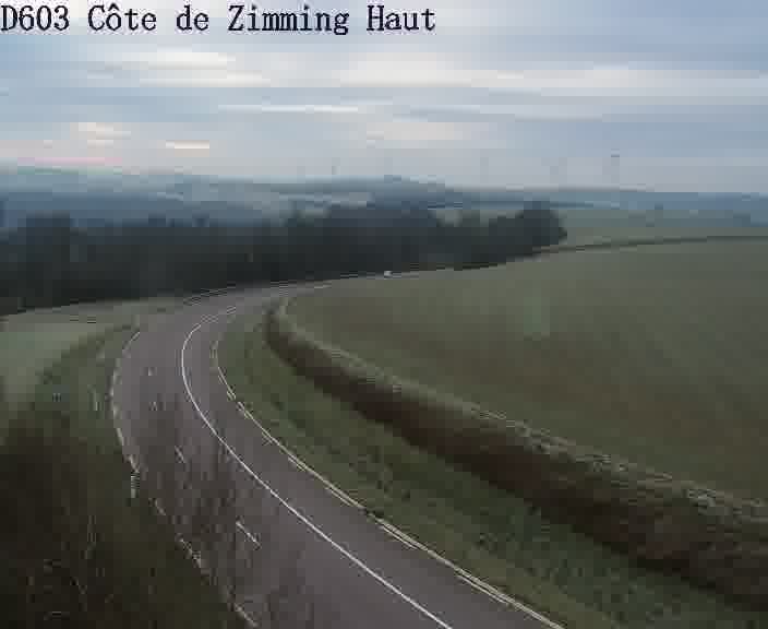 Webcam sur la D603 située en haut de la Côte de Zimming. Vue orientée vers Saint-Avold.