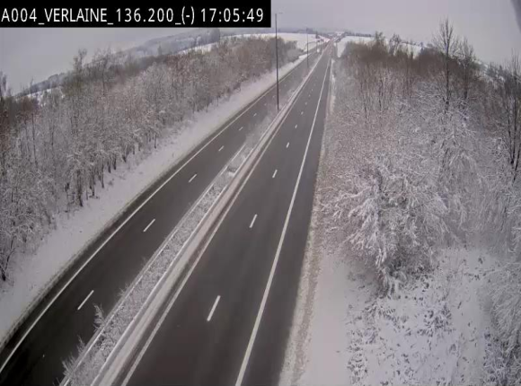 Webcam sur l'E411 à hauteur du pont surplombant la N40, à proximité de la sortie 26 Verlaine - Libramont-Chevigny. Vue orientée vers Namur