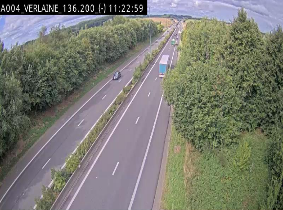 Webcam sur l'E411 à hauteur du pont surplombant la N40, à proximité de la sortie 26 Verlaine - Libramont-Chevigny. Vue orientée vers Namur