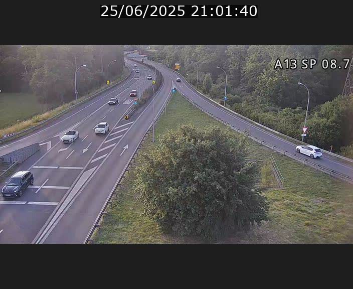 Traffic live webcam Luxembourg Jonction Lankelz - A13 direction Pétange - BK 8.7 