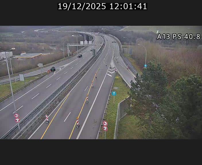 Webcam autoroute A13 à la sortie est du tunnel Markusbierg à Schengen. Vue sur le pont de la Moselle, vers l'Allemagne