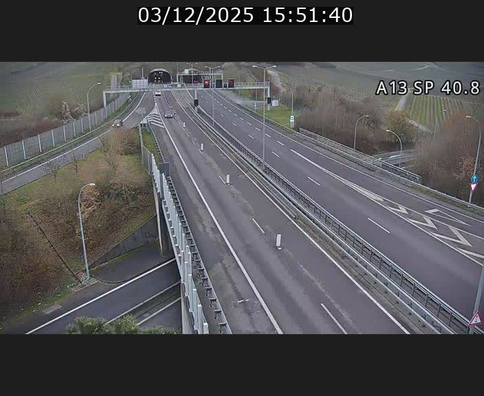 Webcam avec vue sur l'entrée côté allemand du tunnel Markusbierg à Schengen. Vue orientée vers le tunnel et Bettembourg