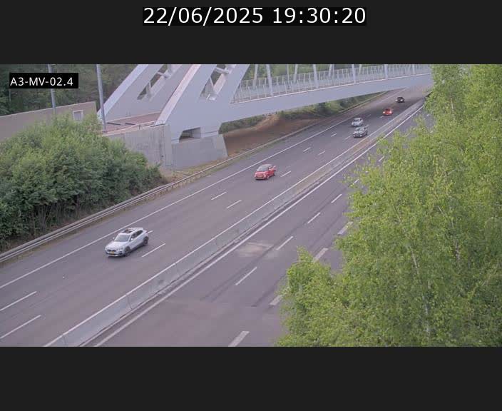 Webcam autoroute de la France (A3) au Luxembourg à Fentange, à proximité de la Croix de Gasperich. Vue orientée vers la Cloche d'Or