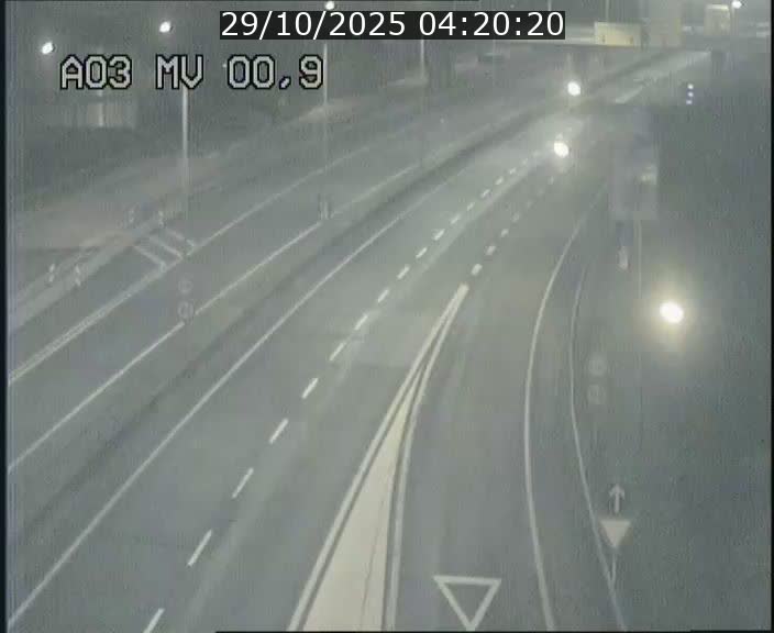 Traffic live webcam Luxembourg Croix de Gasperich - A3 - BK 0.4 - direction Luxembourg