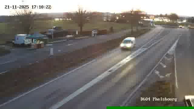 Webcam de surveillance sur D604 (France) à Phalsbourg, cadrée vers Phalsbourg, proposant une information routière utile aux déplacements quotidiens.