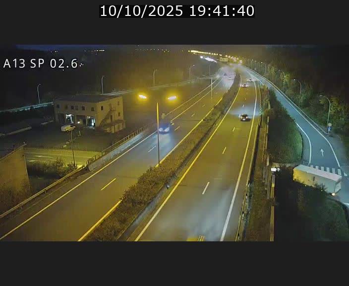 Traffic live webcam Luxembourg Sanem - A13 direction Pétange - BK 2.6