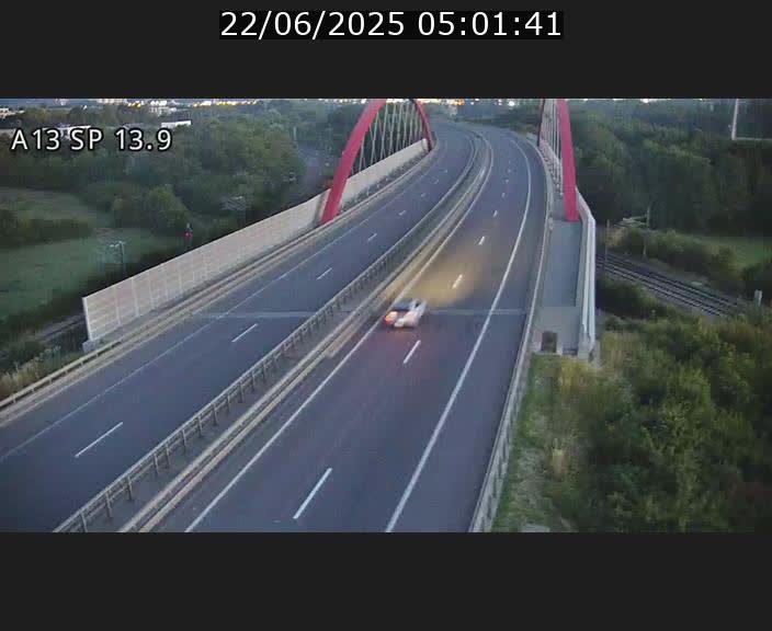 Traffic live webcam Luxembourg Kayl - A13 direction Esch-sur-Alzette/Luxembourg-ville - BK 13.9