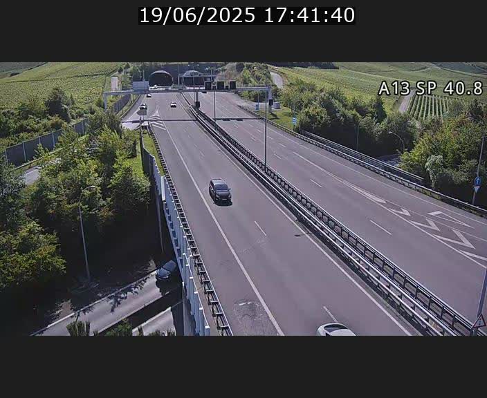 Webcam avec vue sur l'entrée côté allemand du tunnel Markusbierg à Schengen. Vue orientée vers le tunnel et Bettembourg