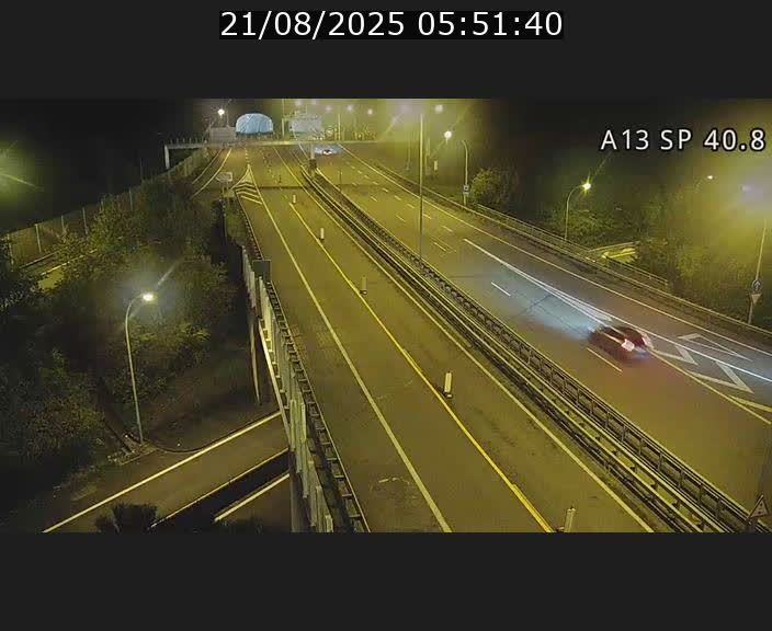 Webcam avec vue sur l'entrée côté allemand du tunnel Markusbierg à Schengen. Vue orientée vers le tunnel et Bettembourg