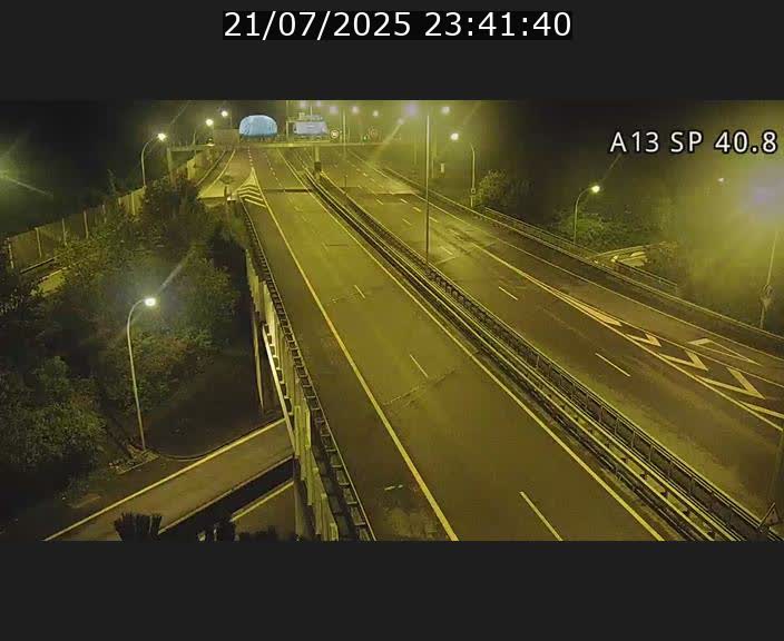 Webcam avec vue sur l'entrée côté allemand du tunnel Markusbierg à Schengen. Vue orientée vers le tunnel et Bettembourg
