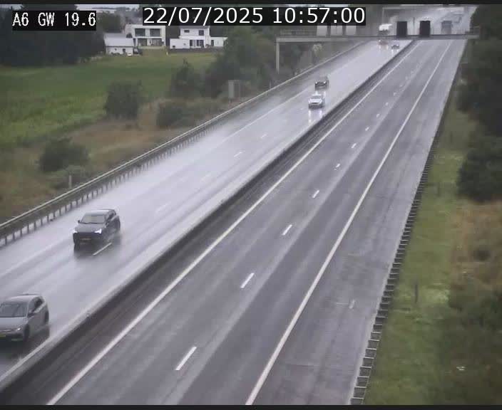 Traffic live webcam Luxembourg - Steinfort - A6 - BK 19.6 - direction Belgique