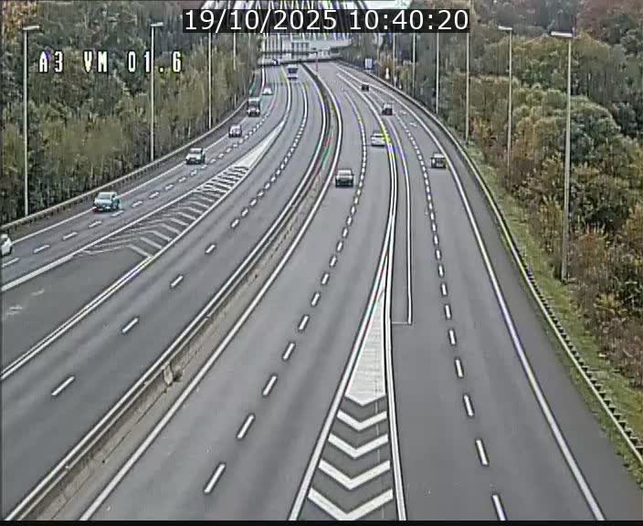 Traffic live webcam Luxembourg - Croix de Gasperich - A3 - BK 1.6 - direction France/Aire de Berchem