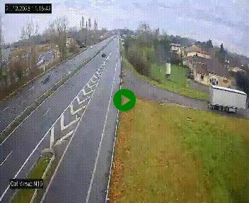 Vue en direct de l'autoroute A10 grâce à un drône situé au-dessus du péage de Virsac