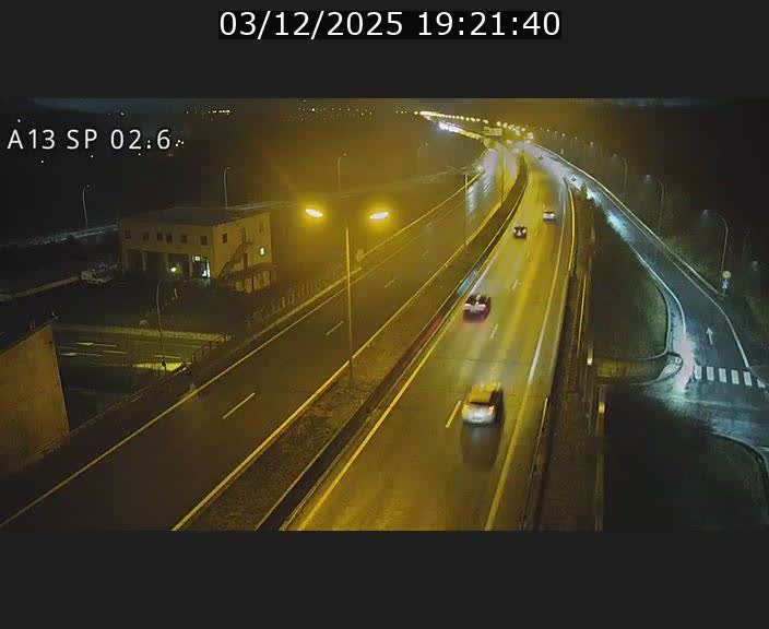 Traffic live webcam Luxembourg Sanem - A13 direction Pétange - BK 2.6