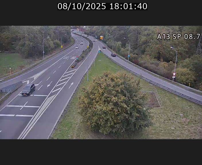 Traffic live webcam Luxembourg Jonction Lankelz - A13 direction Pétange - BK 8.7 