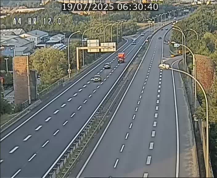 Traffic live webcam Luxembourg Jonction Foetz - A4 - BK 12.0 - direction Esch sur Alzette