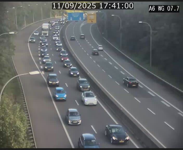 Traffic live webcam Luxembourg - Bridel - A6 - BK 7.7 - direction Belgique