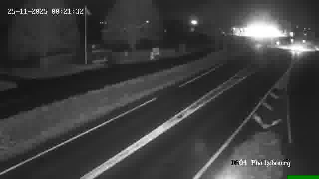 Webcam de surveillance sur D604 (France) à Phalsbourg, cadrée vers Phalsbourg, proposant une information routière utile aux déplacements quotidiens.
