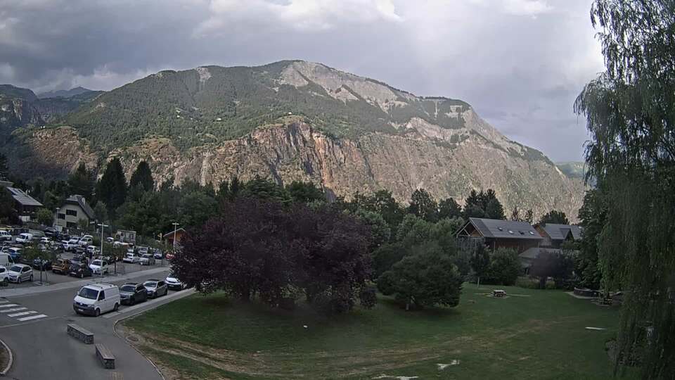 Webcam au niveau de la mairie du village du Bourg d'Oisans, aux pieds de l'Alpe d'Huez et aux portes du parc des Écrins