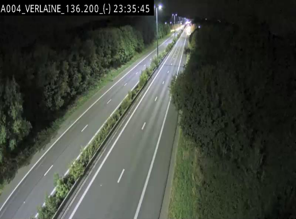 Webcam sur l'E411 à hauteur du pont surplombant la N40, à proximité de la sortie 26 Verlaine - Libramont-Chevigny. Vue orientée vers Namur