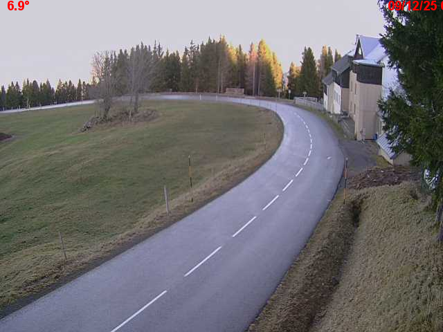 Webcam en haut du col du Ballon d'Alsace sur la D465 à 1075 mètres d'altitude dans les Vosges