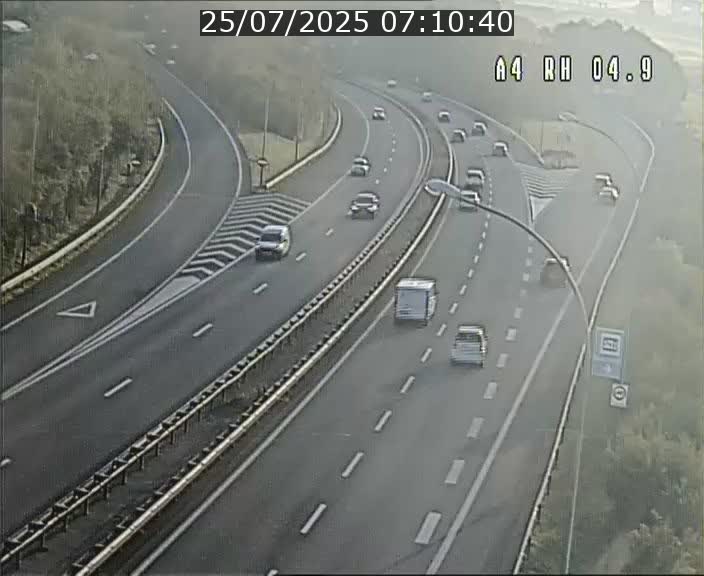 Traffic live webcam Luxembourg Leudelange - A4 - BK 4.9 - direction Luxembourg