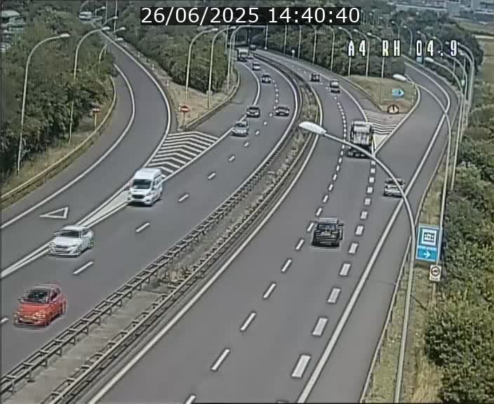 Traffic live webcam Luxembourg Leudelange - A4 - BK 4.9 - direction Luxembourg